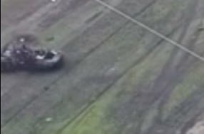 lost_warinua's tweet image. Destroyed 🇷🇺 BMP-2 IFV 

Geo: 49°31&apos;47.7&quot;N 37°43&apos;27.6&quot;E (Kruhliakivka, Kharkiv oblast) 

Source: t.me/seekservice/36…

#UkraineWar #UkraineFrontLines #warfootage #lost_warinua