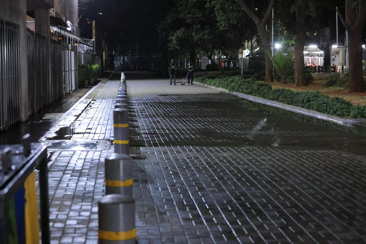 A great and fulfilling night cleaning the CBD with the Green Army. 

Hii lazima 

Goodnight. And goodmorning