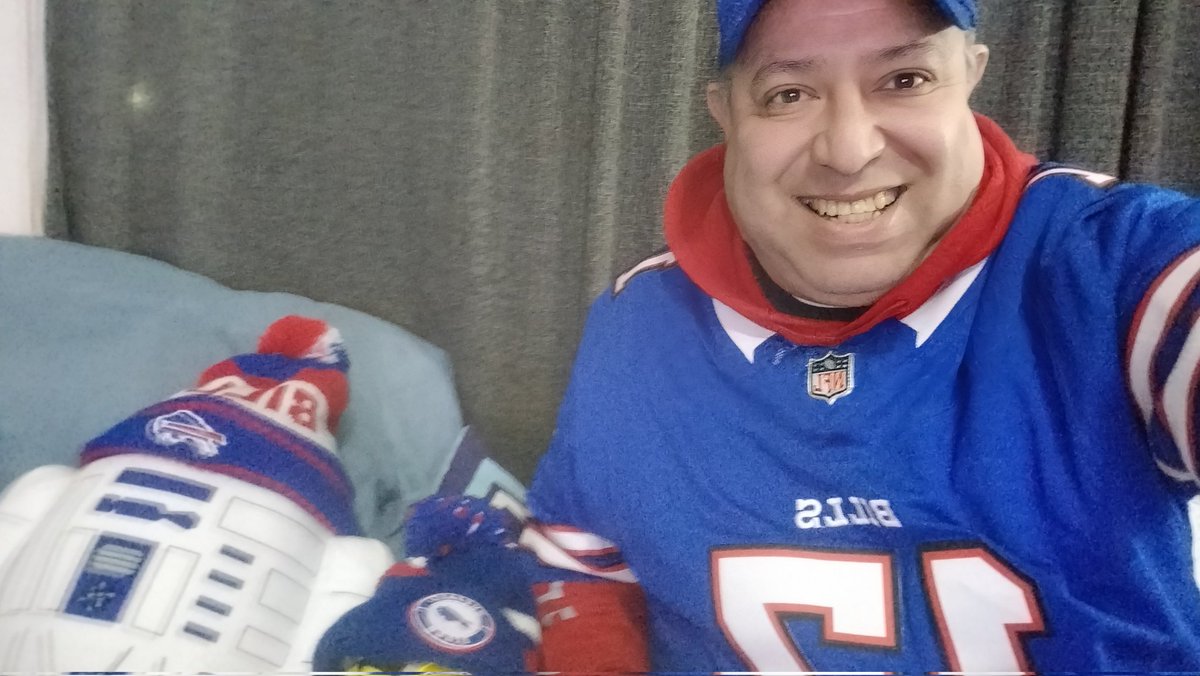 Viendo a mis <a href="/BuffaloBills/">Buffalo Bills</a> <a href="/BillsMafia/">BillsMafia</a> #NFLEnTelevisa <a href="/TUDNMEX/">TUDN MEX</a>