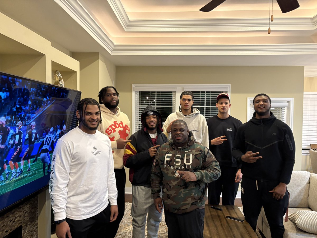 Coach2Bless's tweet photo. Seminole Nation help me wish @Ducerobinson2 a happy birthday. I cooked dinner and invited the new Noles over @6wavyjay @StefonThompson7 Micah Pettis and Jayson Jenkins 🍢🍢 @FSUFootball https://t.co/utpGYkXbNT