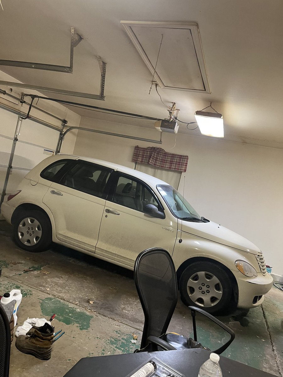 TWeiss33544178's tweet photo. @classiclowlife Well Charlie I have a PT cruiser sitting in my garage right now and no one’s getting bent over it but if they do, I’ll let you know https://t.co/5ZXo0N4uKr