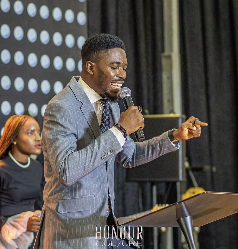 therealmaj_1's tweet photo. (This is a public testimony of my faith) A THREAD

I haven't given a public testimony in church in a very long time (years) and not at all on any platform. I'll cut to the chase.
Two days ago, at @cci__global we had a global meeting for workers with my father @pst_iren https://t.co/kY6a37kDNy