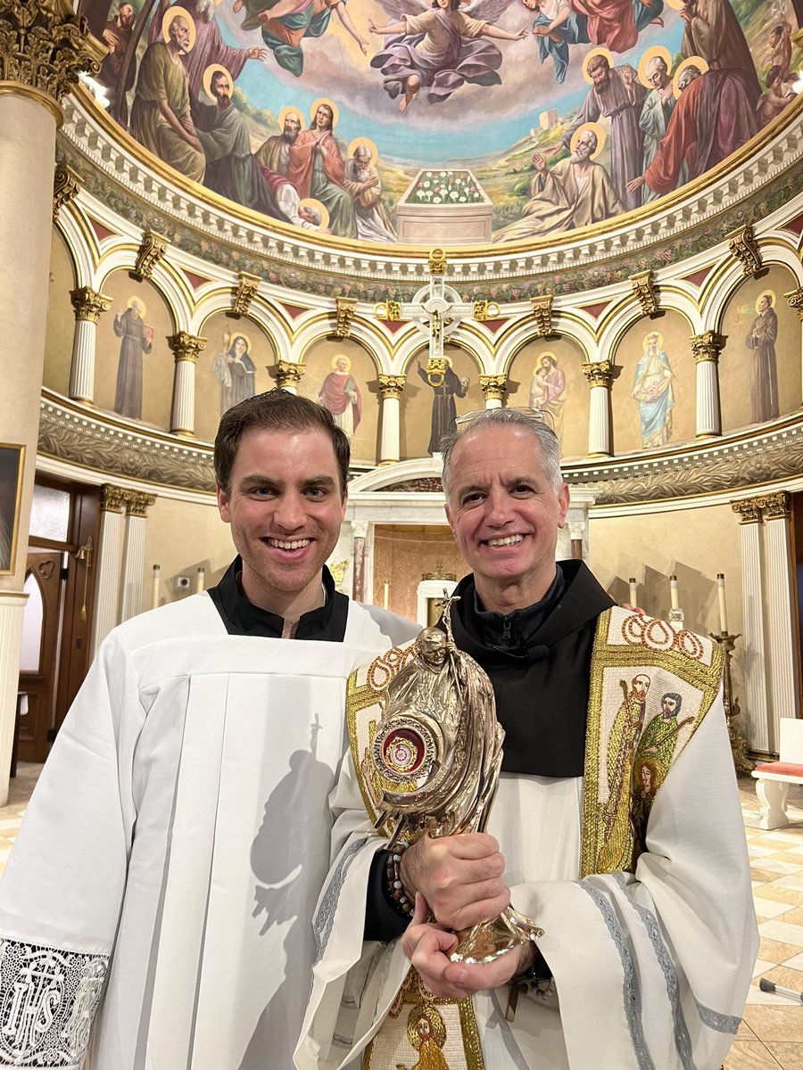 TCarrollEduc's tweet image. St. Thomas More Teaching Fellow Sean Callaghan assisted Fr. Michael Della Penna OFM with the Rite of Reception of a relic of St. John Paul II gifted to St. Leonard’s Church by the Archbishop Emeritus of Krakow, Poland. Sean teaches middle-school theology at St. John’s School in…