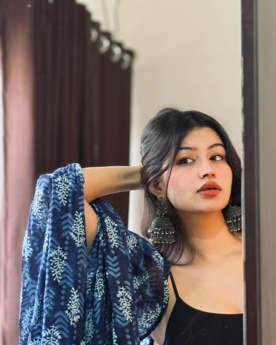 बुरा कैसे कह दे वक्त को
यही तो सबकी असलियत बताता है 💙