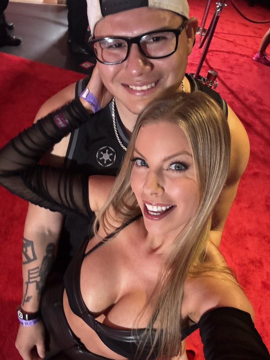 a_molina376's tweet photo. Got to go to my first porn convention for my birthday and was definitely a blast!!@Abigaiil_Morris @Britney_Amber @nicoledoshi https://t.co/LGLsyuvcDq