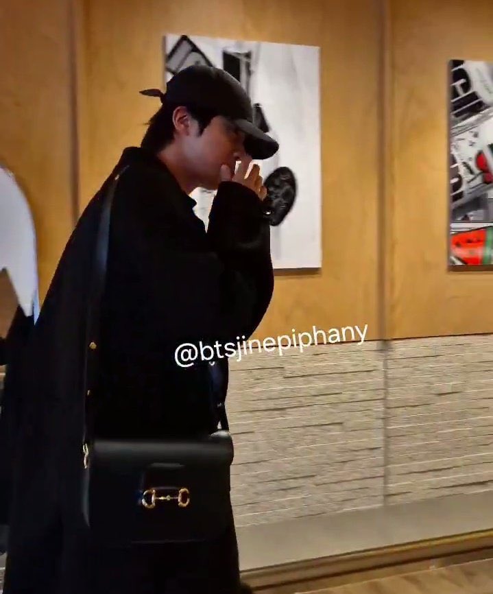 Jini's Lamp CEO Kim Seokjin wearing a new bag, Gucci Horsebit 1955