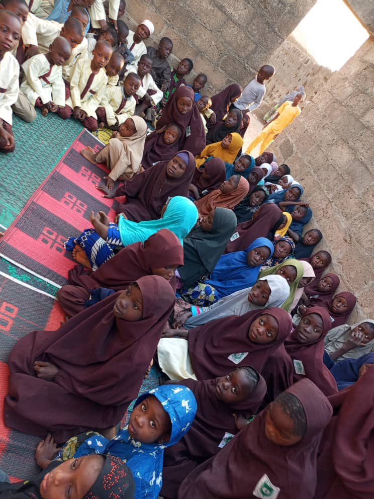 Buildawell_wtnf's tweet photo. Location📍-  Madarasatul Rawdatul Anwar, Imam Ile ahapo, Dada Okele
LGA - Ilorin
State 🇳🇬- Kwara                        
Source of water 💧 - Pond    
Project type - Traditional open well
Tree planting 🌳

May Almighty Allah make it a successful project, Ameen. #Buildawell #PlantAtree