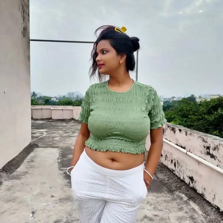 इतनी बड़े मैदान पे फुटबॉल भी खेला जा सकता है 😅