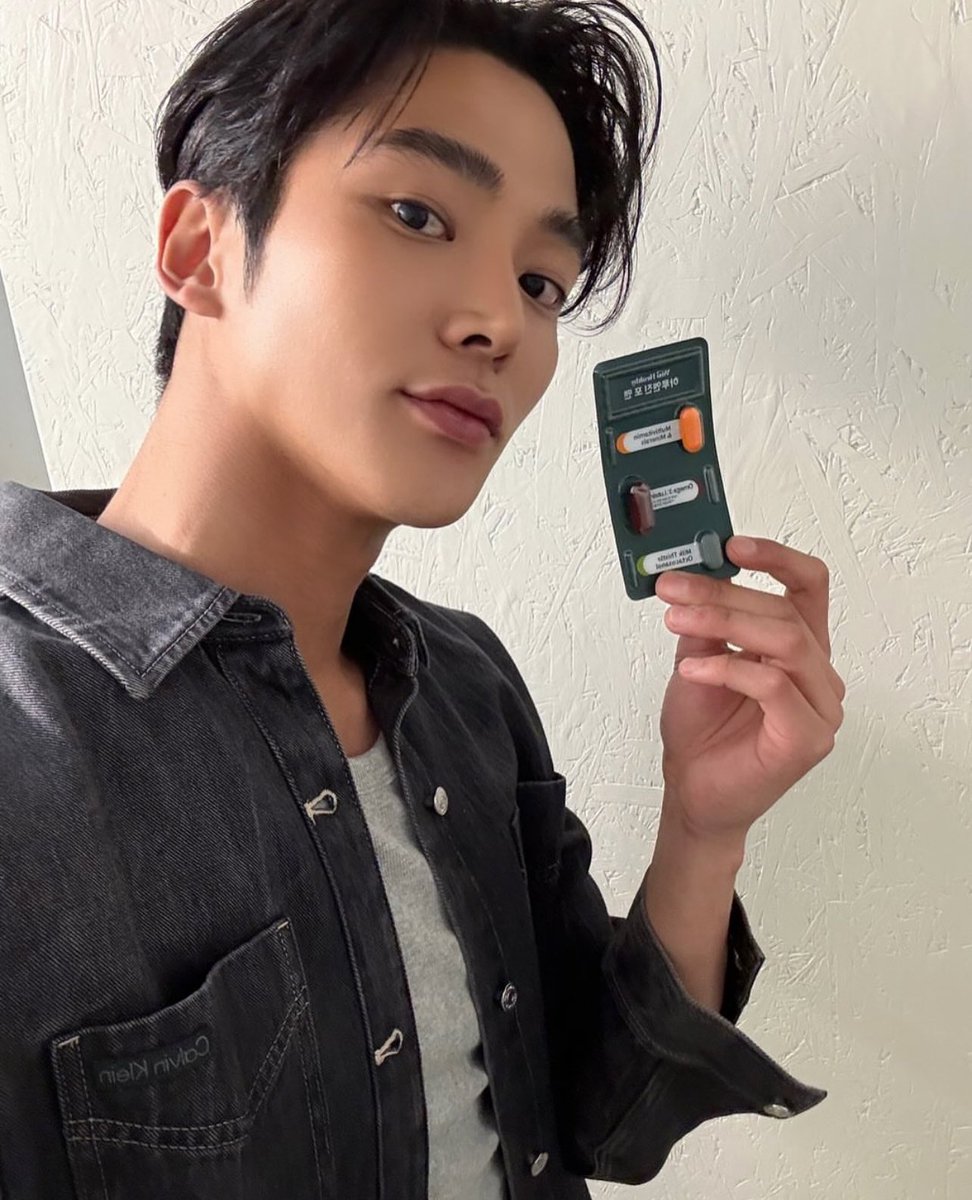 rowoon is so stunningly handsome 🫠