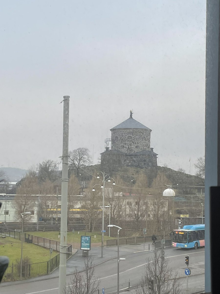 Måndag ! Ny dag, nya möjligheter och ny tå! Operation av stortånagel väntar. Nu kör vi! #gladaremåndagar