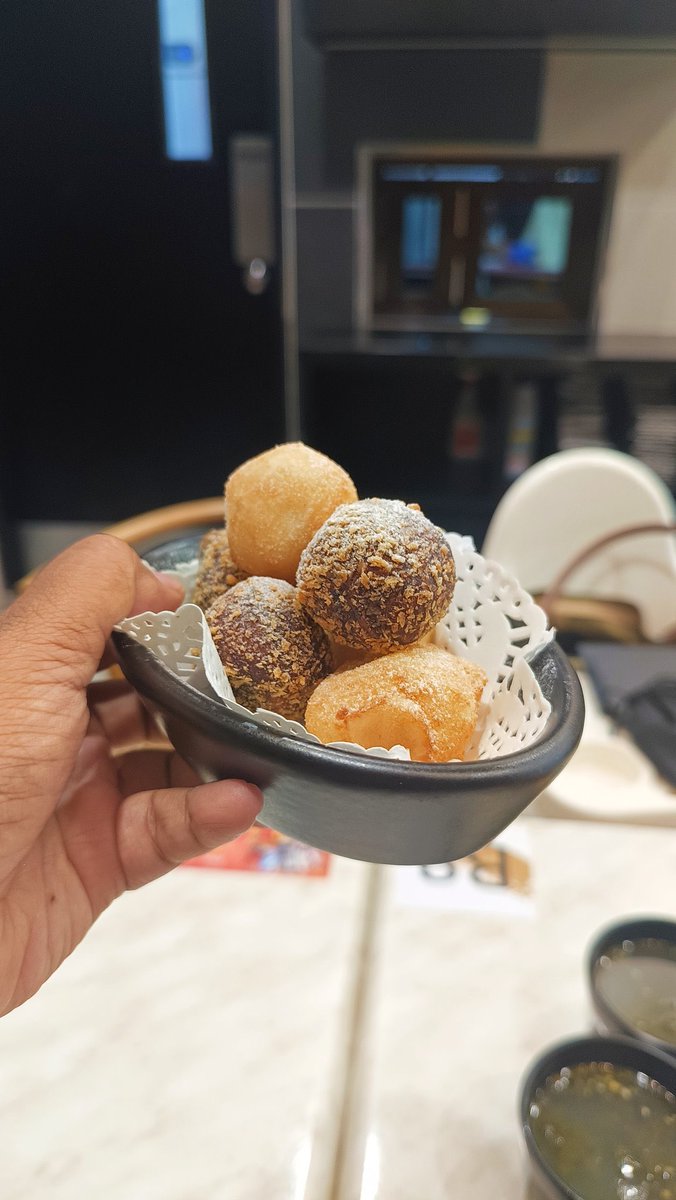 Anyone here is a fan of Kyochon? order whole chicken of Yangnyeom &amp; Real Fried!! Totally worth it sbb share w friends! Yangyeom sedap pedas manis, real fried crispy coated. Makan ayam saje pun dah kenyang. Dessert go &amp; try D.O.T.S durian &amp; chocolate. Chewy2 just nice tak manis.🤩