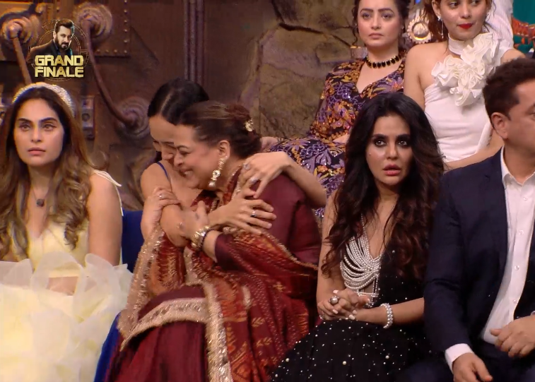caffeinatedcor_'s tweet photo. shilpi &amp; chum literally represented all of us when rd's eviction news came out SOO CUTE 😭❤️

[ #karanveermehra #biggboss18 #bb18 ] https://t.co/PjqAF2ZZHs