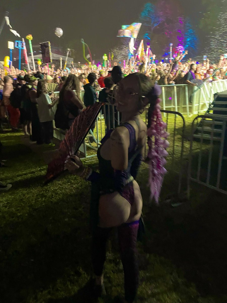 kandiikitten030's tweet photo. Hulaween ‘24 (only pics I have out there😅) 

#suwanneehulaween #hulaween #hula #festival #rave #ravebabe #ravefairy #iheartraves https://t.co/InezgLNlhf