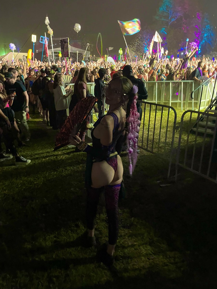 kandiikitten030's tweet photo. Hulaween ‘24 (only pics I have out there😅) 

#suwanneehulaween #hulaween #hula #festival #rave #ravebabe #ravefairy #iheartraves https://t.co/InezgLNlhf