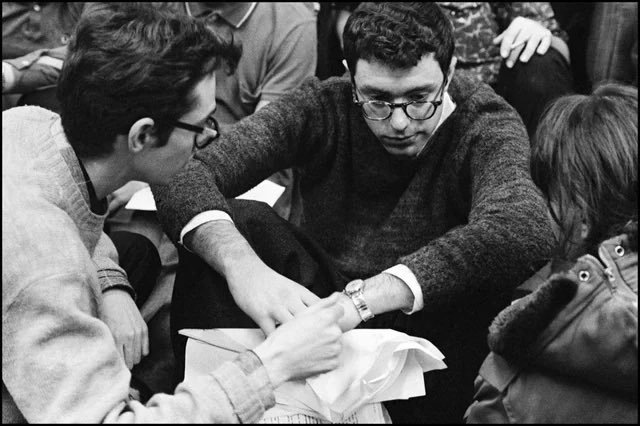 historyinmemes's tweet photo. A young Bernie Sanders at the University of Chicago Racial Equality Sit-in, 1962. https://t.co/LQX8BQXweh