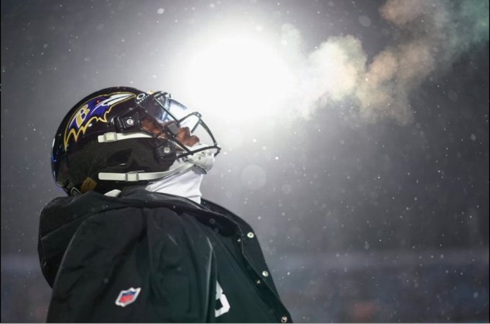 Lamar Jackson was a cool, calm and collected on that final drive.

He didn't have his top two WRs and was pushed back to the 12-yard line to start the drive.

But he scrambled for 8 yards, and completed passes of 3, 3, 27, 4, 19 yards, capped off by a 24-yard TD.

He was on the