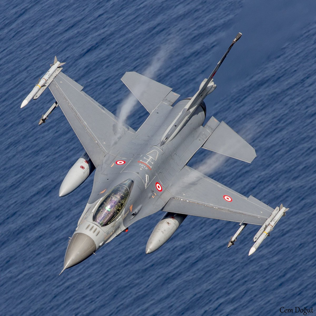 Viper 51 yaşında, 20 Ocak 1974'de yanlışlıkla da olsa ilk uçuşunu yaptı.
