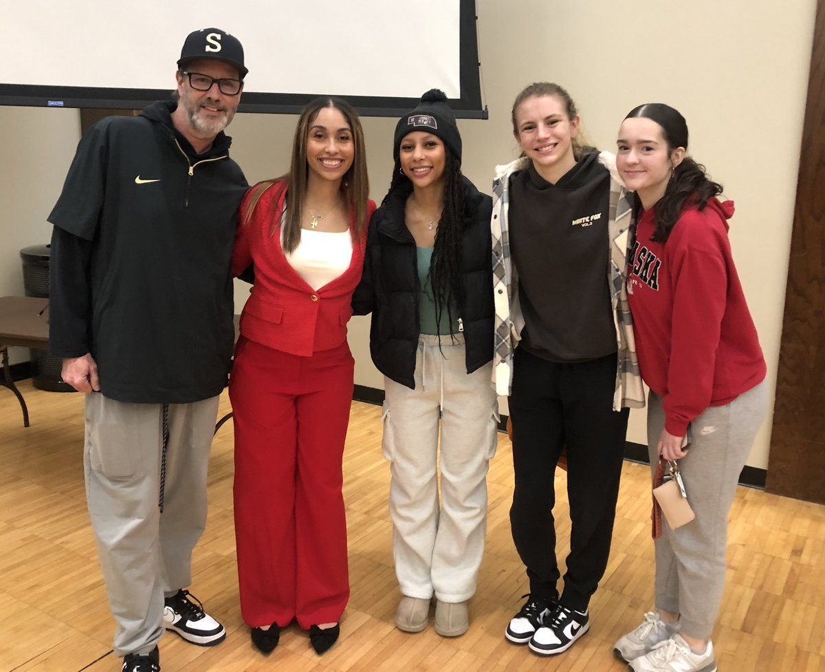 LSE Girls Basketball tweet media