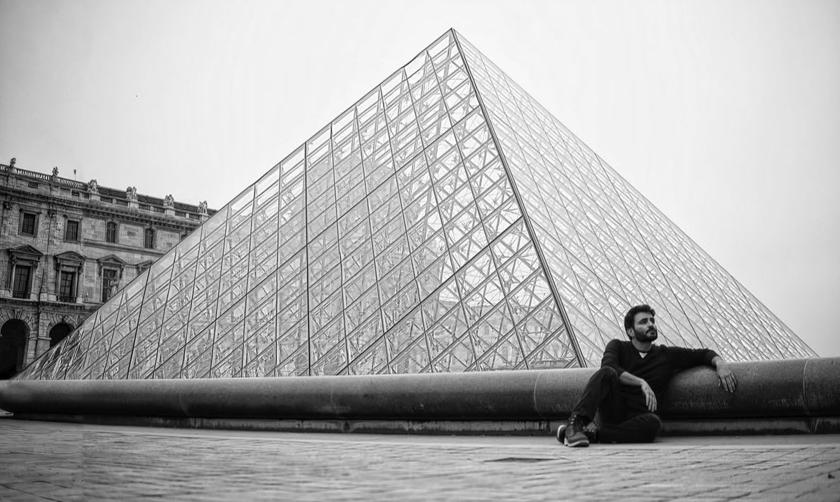 dalvipragati's tweet image. Beautiful shots of #manavkaul by #pandey 

#paris #writer #louvre #france #indianpoet