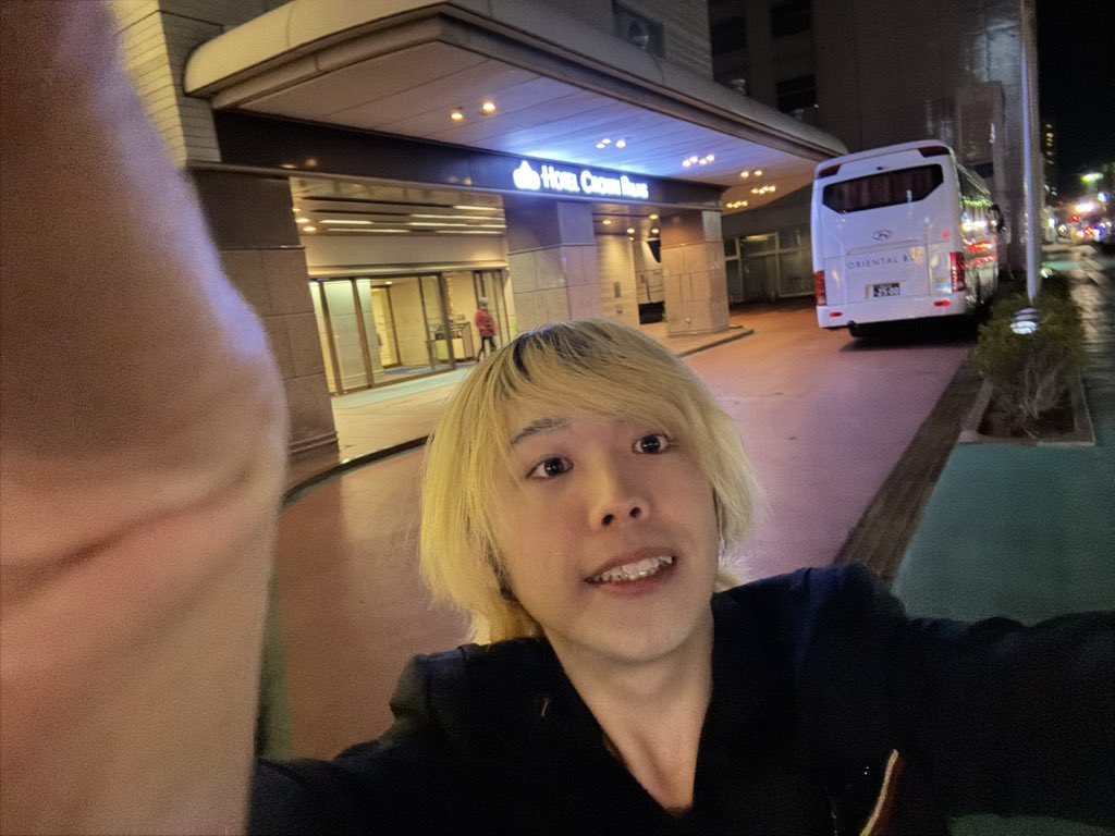 昨夜は浜松ホテルクラウンパレス様にて
塗装業者さんの全国大会懇親会余興でした。

なんの顔？笑

#出張マジックショー
#静岡マジシャン
#静岡マジックショー