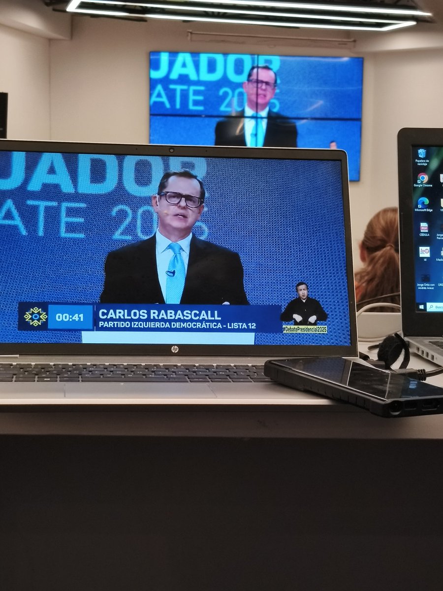 La eficiencia no es más que garantizar el bienestar del pueblo.
Contestado facto. <a href="/RabascalEcuador/">Ecuador Con Rabascall</a> <a href="/rabascallcarlos/">Carlos Rabascall</a>