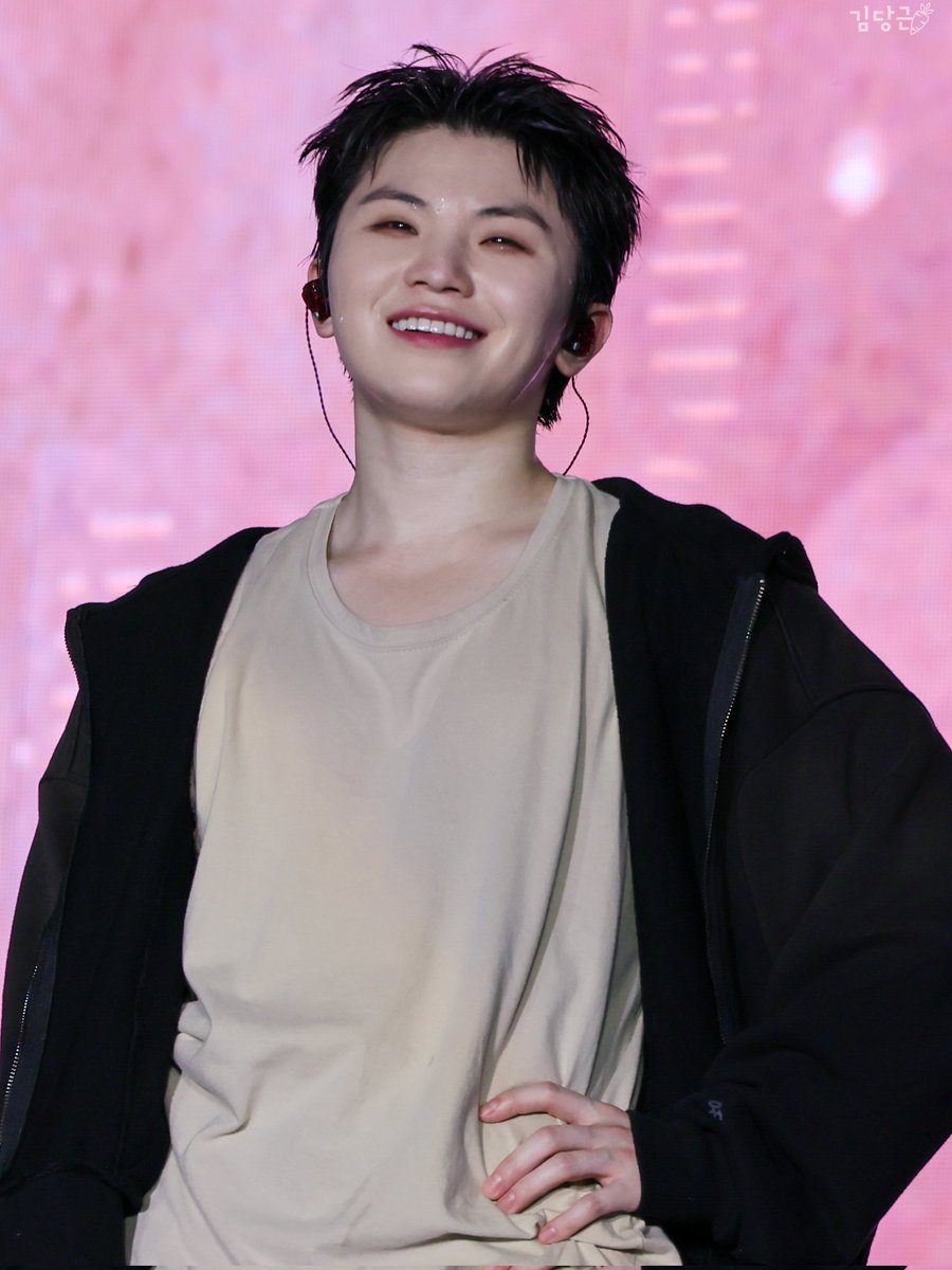 erin_carrot's tweet photo. 250119 svt right here bulacan 

😘

#우지 #woozi #ウジ #세븐틴 #SEVENTEEN https://t.co/EVizrsimAt