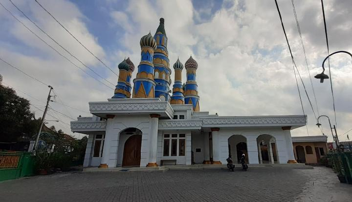PamphletsNKRI's tweet photo. 🚨🇷🇺🇮🇩 A suspicious looking Masjid in Jogja https://t.co/C7aYypD1pB