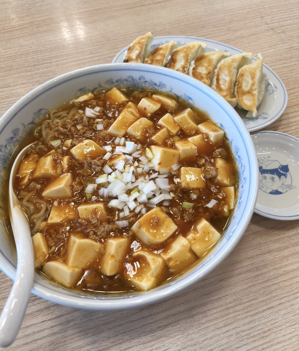 マーボ豆腐ラーメンの 麺大盛無料は大変ご好評につき、 来月も継続する