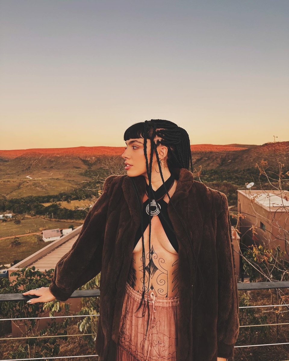 LizzLoovingitt's tweet image. Catching the sunset makes me feel like myself again.