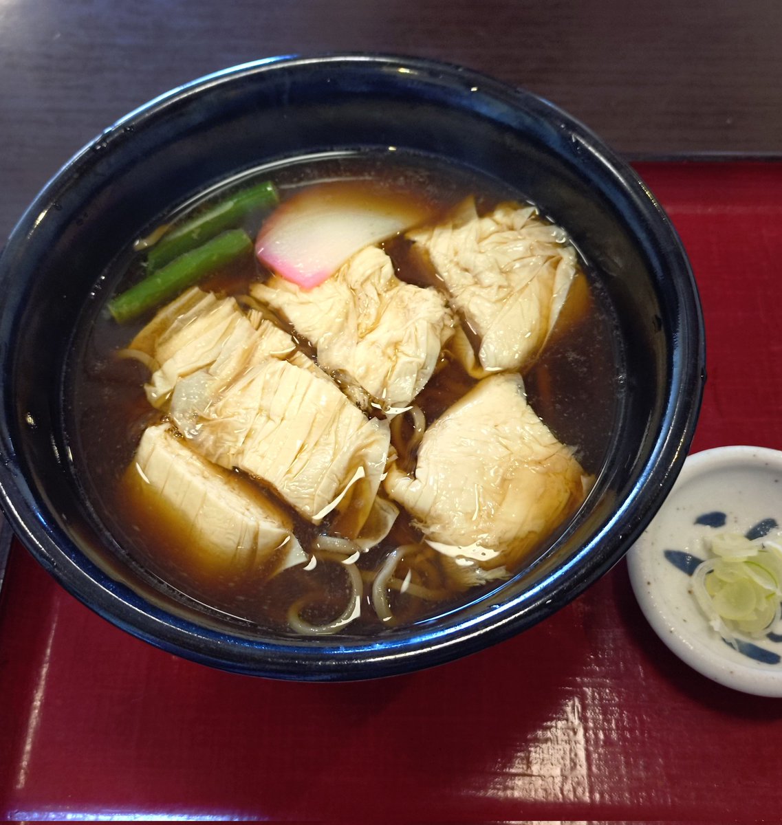 rainrain52's tweet image. 草加公園の近くにある手打ちそばやまびこさんのゆばそばと舞茸天蕎麦の大盛り😋丁寧に作られて美味しいおそば😌　#手打ちそばやまびこ　#越谷市　#美味しいおそば