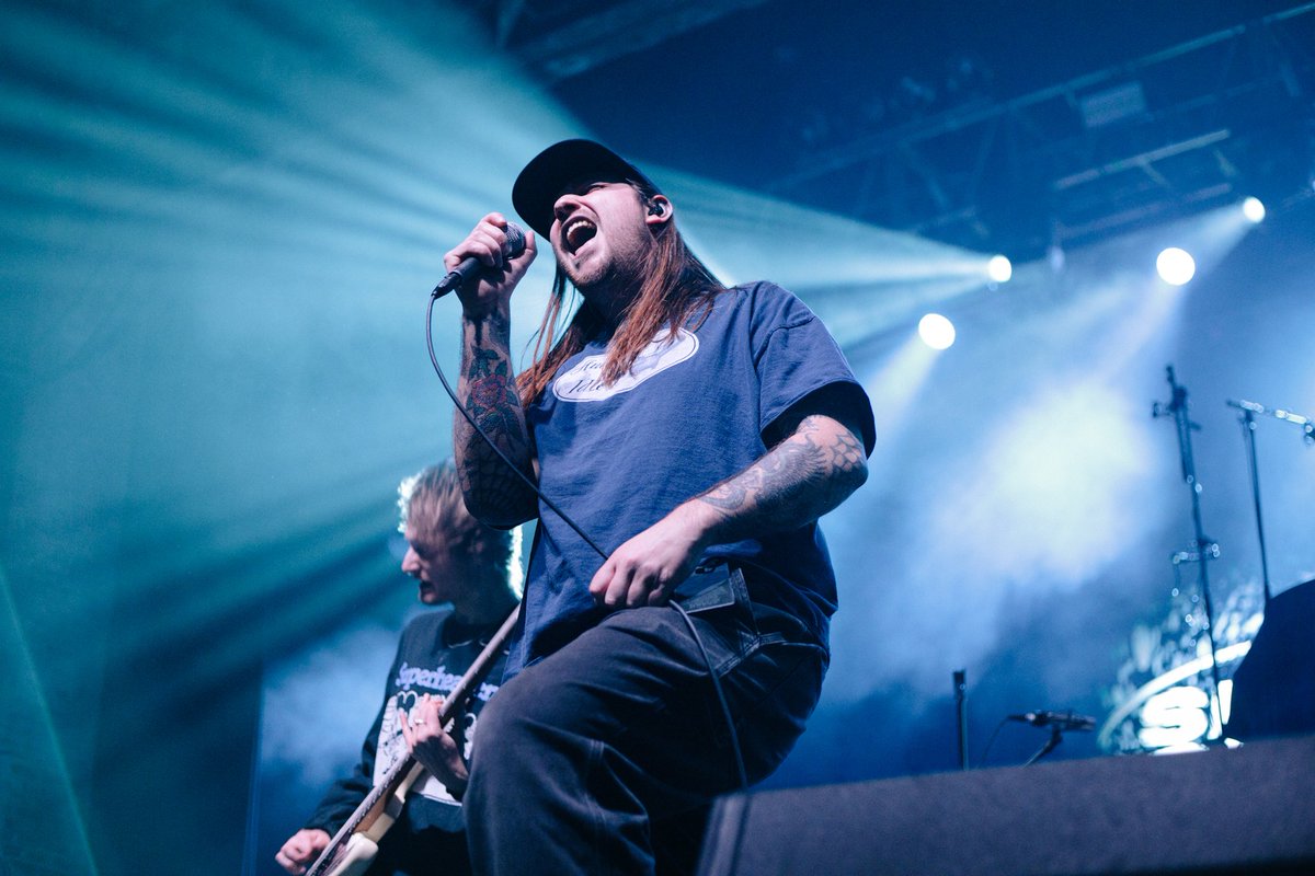 HowWeAreupdates's tweet image. Photos of @silverstein with @thursdayband @armslengthblues  @splitchainband at @TheParamountNY in Huntington, NY on 1•15•25. See more here: tinyurl.com/323353ya 📷:@TheAndyJimenez