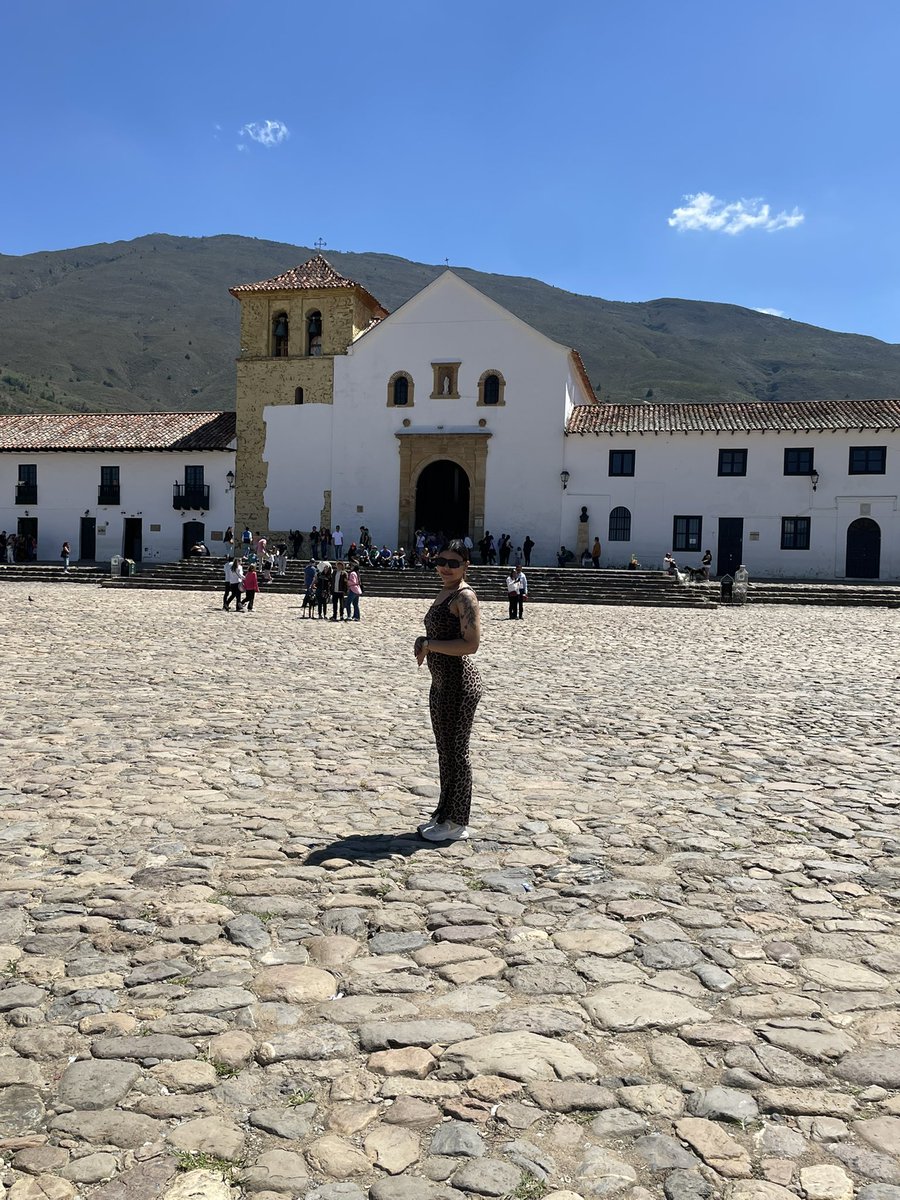 Esquivelmi22's tweet photo. Villa de Leiva pueblo con arquitectura colonial, turístico, gastronómico, cultural, lleno de arte, amor, historia y ciencia😍👸🏼 https://t.co/RsufCwiT0U