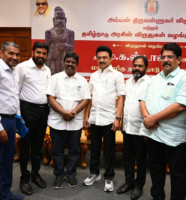 vck_dinesh's tweet image. தமிழக அரசால் 
 அறிவிக்கப்பட்ட 2024
 ஆண்டிற்கான 

அம்பேத்கர் விருது
 இன்று 15.01.2025 
 தமிழக முதல்வர்
  #மு_க_ஸ்டாலின் அவர்களால்  
விடுதலைச் சிறுத்தைகள் கட்சியின்
 பொதுச் செயலாளர் விழுப்புரம்
 நாடாளுமன்ற உறுப்பினர், 
 அண்ணன் #துரை_ரவிக்குமார் MP
அவர்களுக்கு வழங்கப்பட்டது.