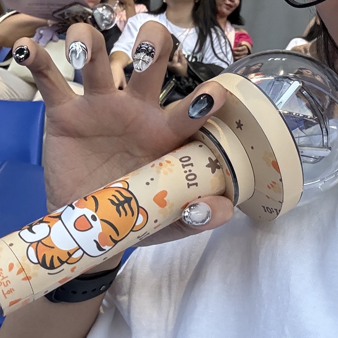 was figuring out how to show my nails and the best way was to do a horanghae 😹 

thank you so much <a href="/soundofode/">orders closed | custom nail press ons by ode</a> !! super tibay and perfect fit ♡ didn’t have to change any sticky tabs for two days hahaha