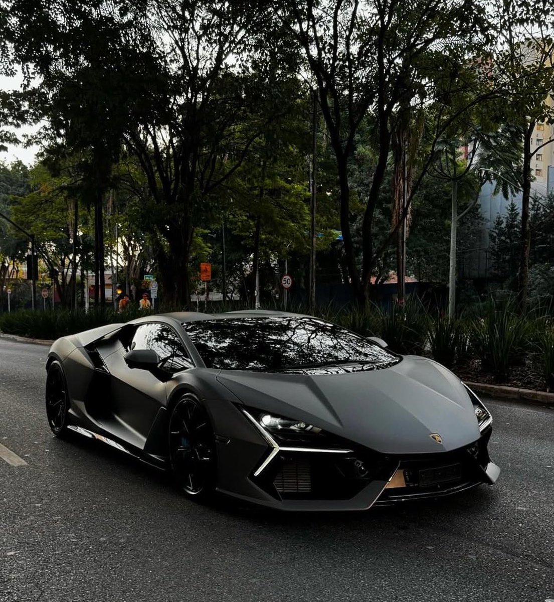 LuxuryCars365's tweet image. Lamborghini Revuelto ♠️