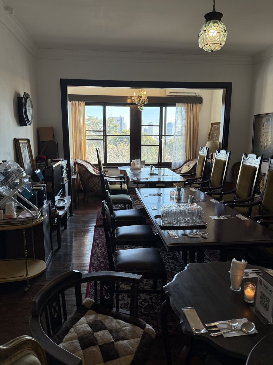 この度のアンティークまねきねこ第1回チャリティーオークションは、皆様のおかげで売り上げ総額は295500円となりました
その半分の147750円をユニセフと能登半島地震の被災者へ寄付させて頂きました。ユニセフへ7万円能登半島地震へ77777円を寄付致しました。ご協力ありがとうございました