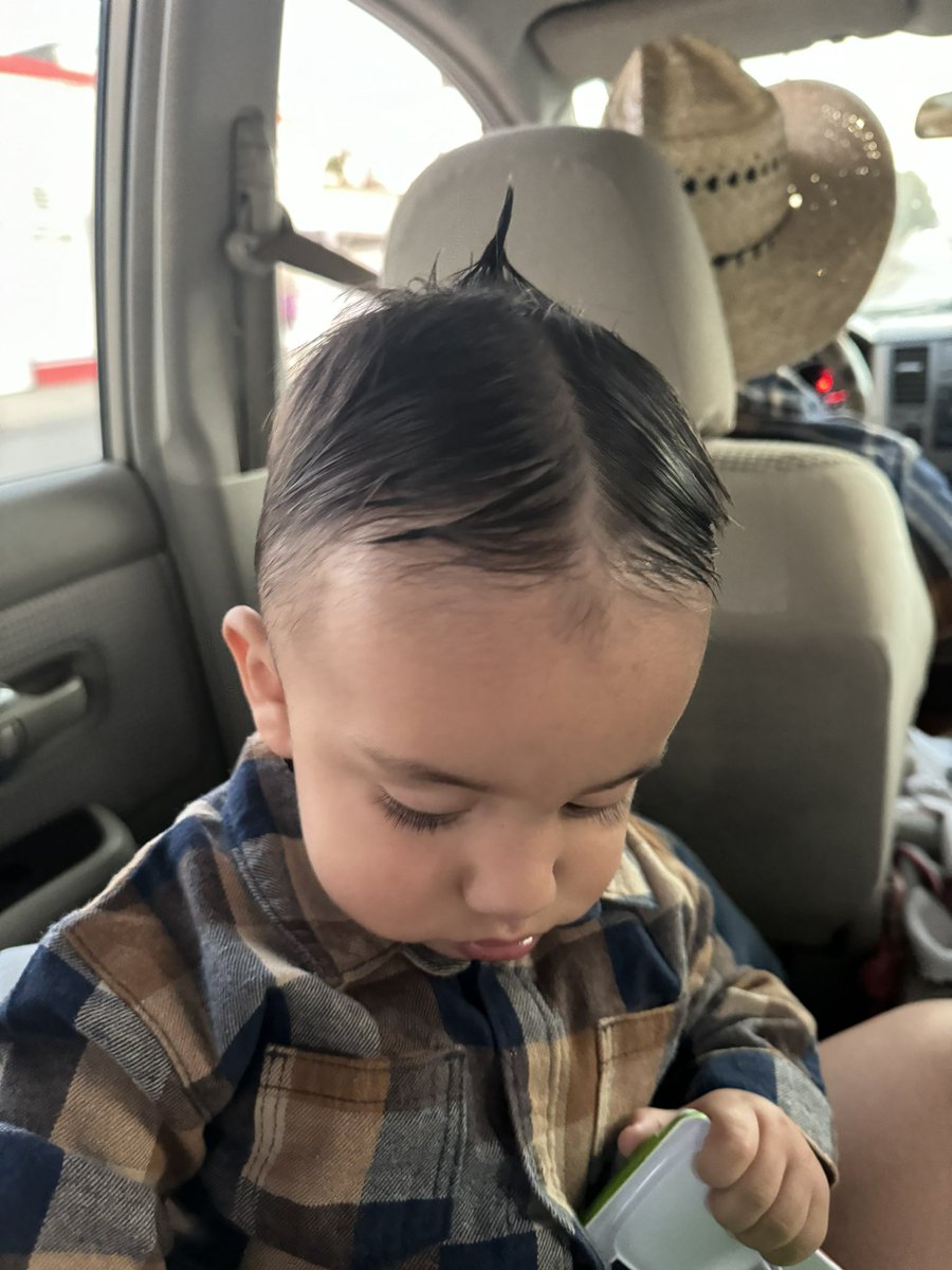 Rubisguzman's tweet photo. Ya no sabia como peinar a Bruno y pues es su nuevo look. https://t.co/HQrnRCm9EN