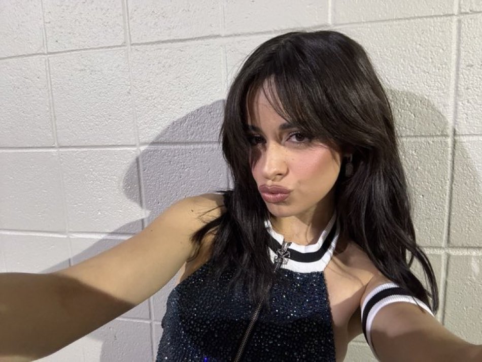 brillamila's tweet photo. PIDAN UN DESEO PORQUE VOLVIÓ LA CAMILA CABELLO DEL 2017/18 https://t.co/6gCTz5jn2A