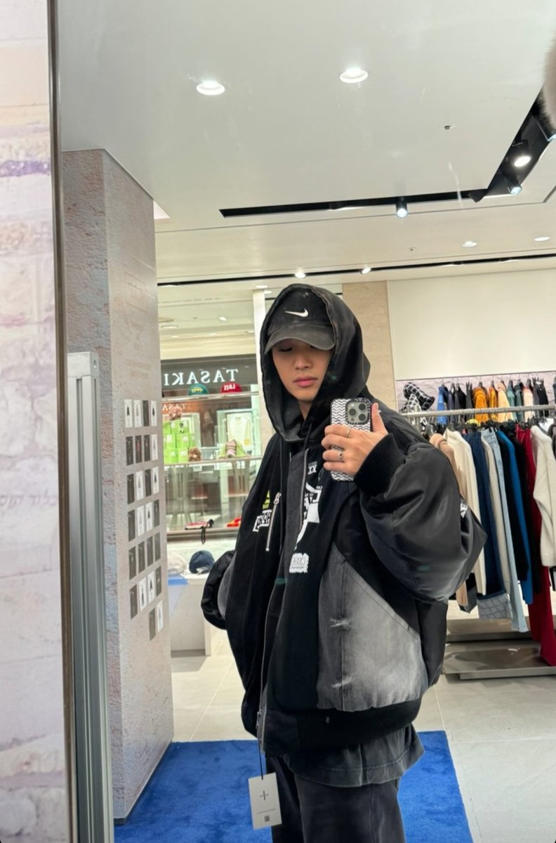 Rwyzt's tweet photo. แล้วพวกหล่อน่ารักแถมตี๋ทำไมต้องตรงสเปคผมด้วย https://t.co/uA4Ng8xLqr