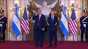 alecastelli22's tweet photo. @DoctorCampeon @lilianafranco20 Toma Katinga asquerosa! #Macri con los top en función de estado y #Milie con Natalia de Negri https://t.co/0ZND1tZNbg