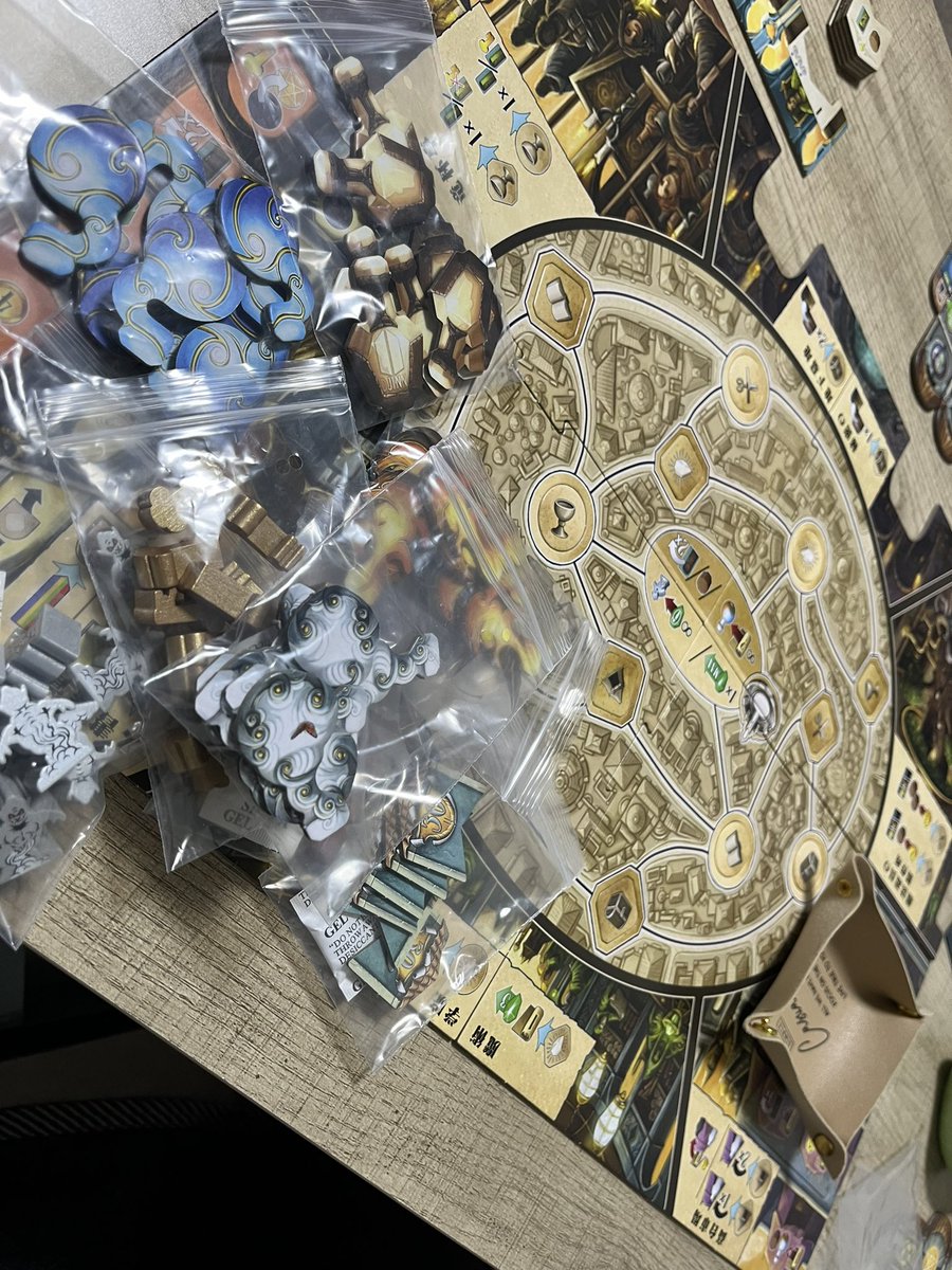 pbornws's tweet photo. 土曜の昼からはボドゲ良くやる友達が来訪!
まず最初は奥さんの好きなDjinからプレイ!🧞
ワーカームーブメントって行きたい場所への道も考えなきゃいけないのが難しい…!
Djinはコンポーネントの随所にこだわりを感じて眺めてるだけでも幸せ!
#Djin #ホビージャパン #ボードゲーム #ボドゲ https://t.co/MV9gQ5alRm