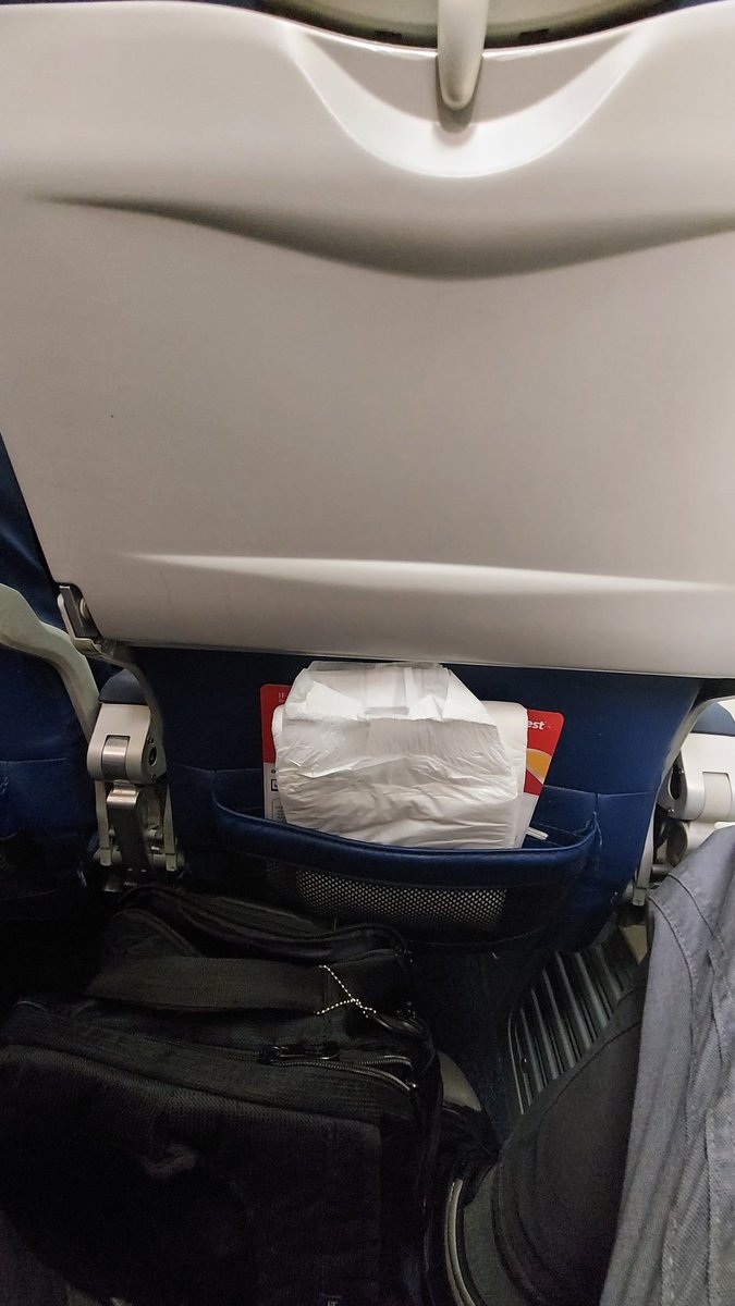 HuskyPupperz's tweet photo. Tucking one in for the flight 😅 https://t.co/073pjVIzGl