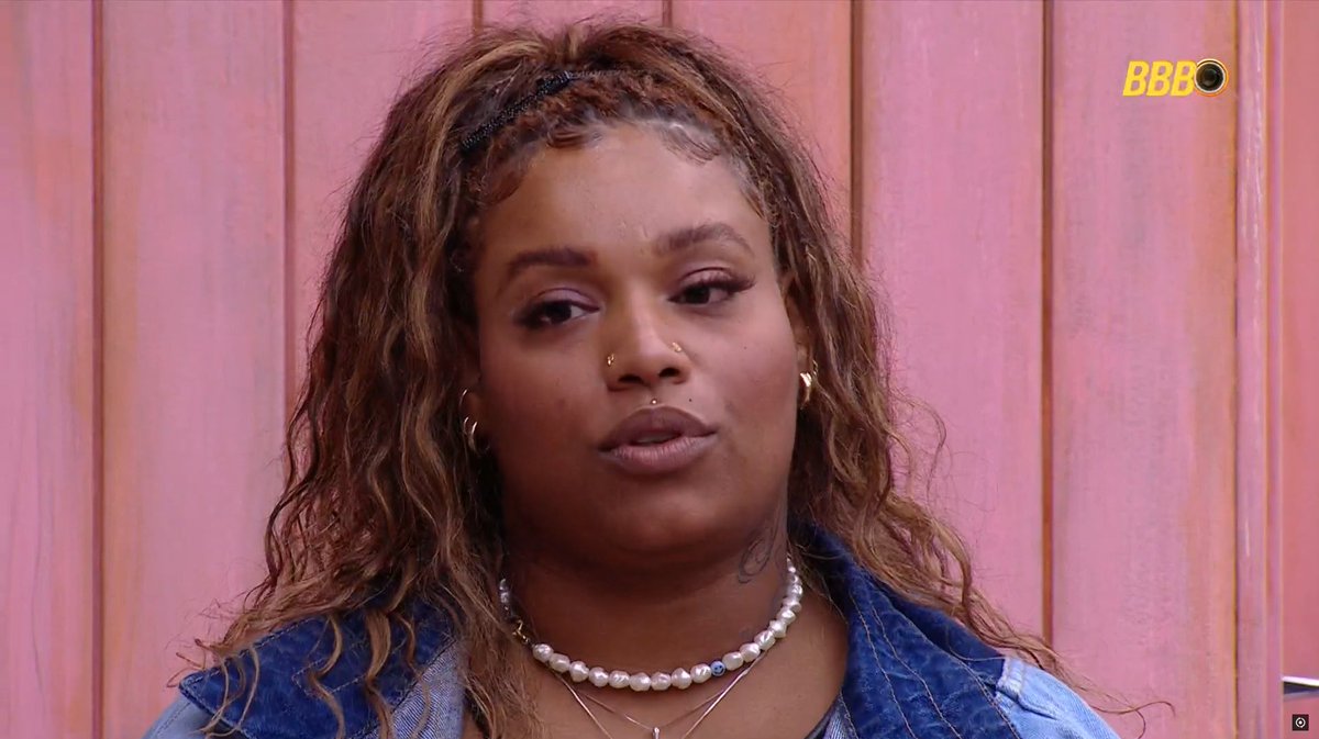 Camilla e Thamiris estão dizendo a Mateus e Vitória que eles exageraram ao comemorar dentro de casa, pois estão na mira e todo mundo ficou olhando. Portanto, eles precisam dar uma segurada.

#BBB25 #RedeBBB