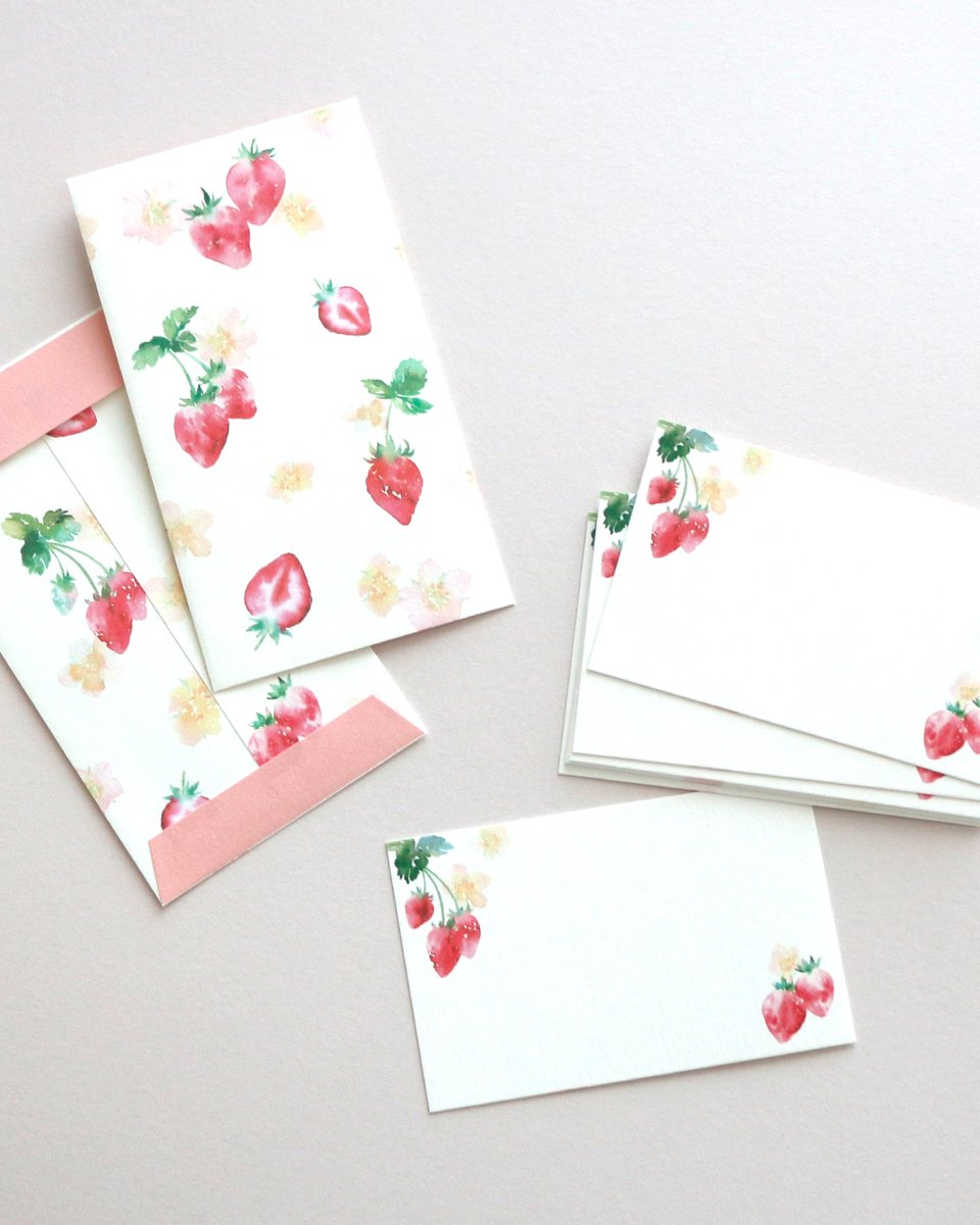 アクティブコーポレーションさんからストロベリーのレターセットなどを展開して頂いています🍓
meltowでも人気だった柄で、赤が印象的で春にぴったりです♡
レターセット、ポチ袋、メッセージカードとどれも優しい色味に仕上がっています！