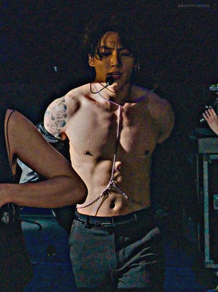 archivekukk's tweet photo. THIS JUNGKOOK!?!? https://t.co/WMPtPDVdbC