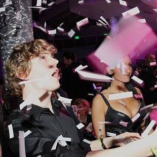 thfirstsunshine's tweet photo. Evan Peters celebrating his birthday through the years 🎉

🎂 𖥻 ─ uma thread de aniversário https://t.co/P7HobEKSEj