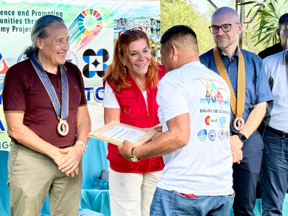 A brief visit to the "Huy-anan nan sa Bajau¨ and the Localize to Realize SDG projects in Surigao, alongside local leaders &amp; UN representatives. These initiatives aim to build resilient, inclusive communities driving sustainable change. #SDGs #ResilientCommunities
<a href="/AECID_es/">AECID</a> 
<a href="/UNDP/">UN Development</a>