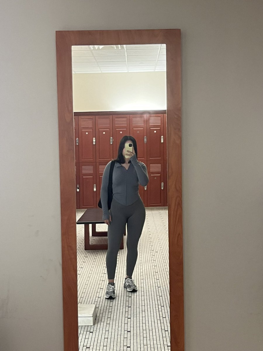 xolenaaaa's tweet image. Gym selfies gonna eat every time