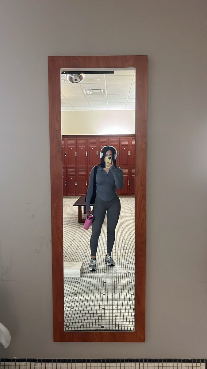 xolenaaaa's tweet image. Gym selfies gonna eat every time