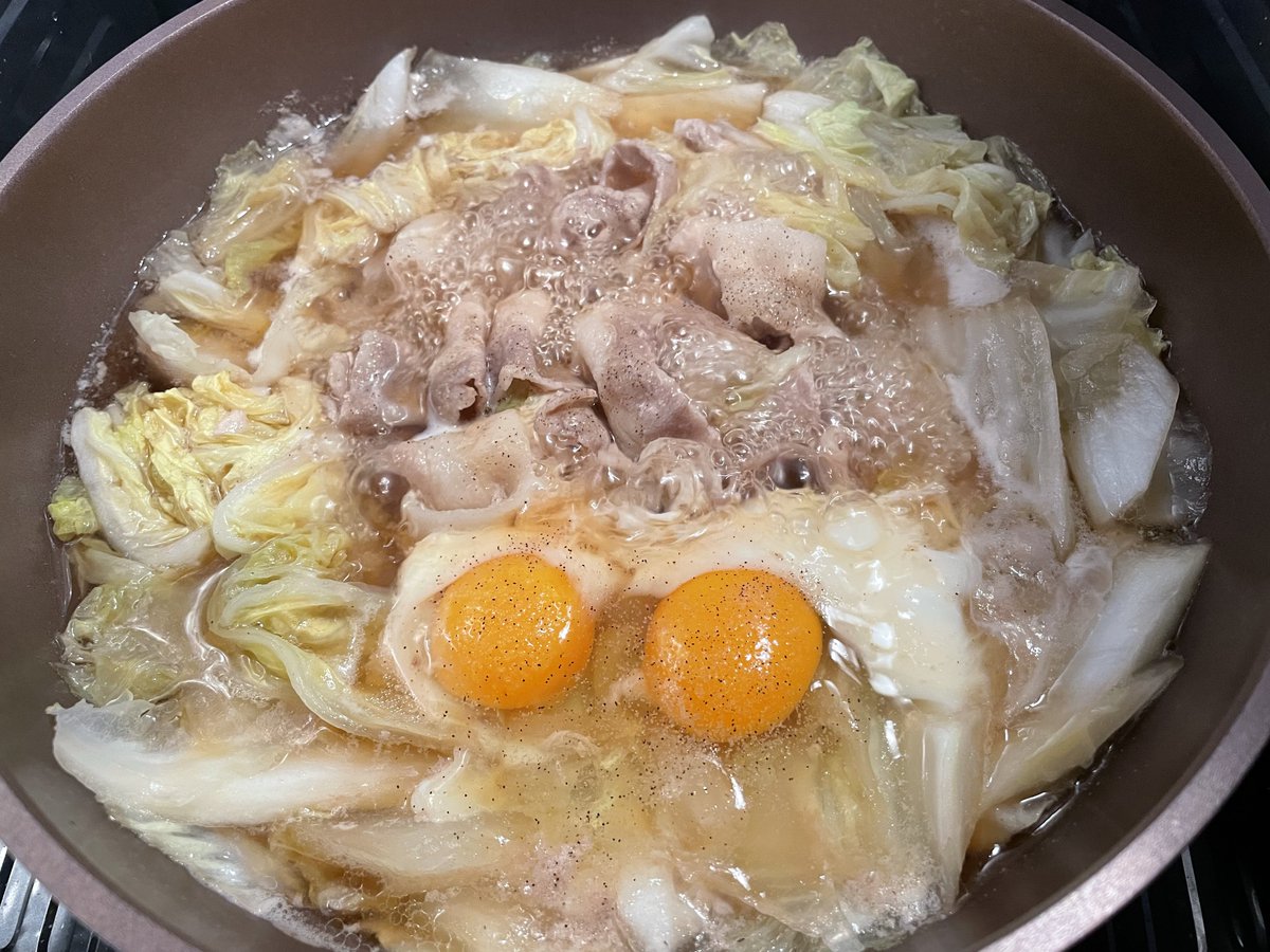 ポン酢飽きたからめんつゆ鍋作ってるみほ 